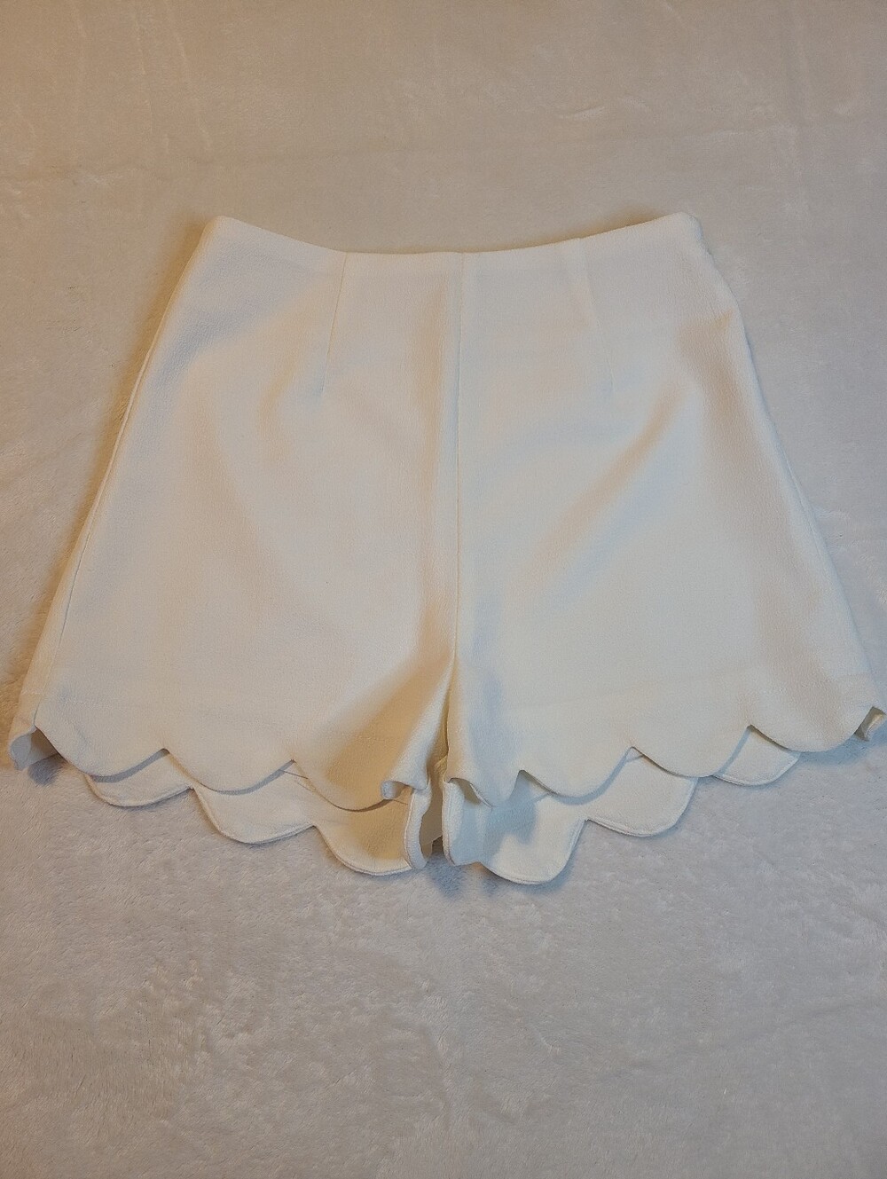 Monteau Ivory High Waist Scalloped Hem Dressy Shorts Size Sm